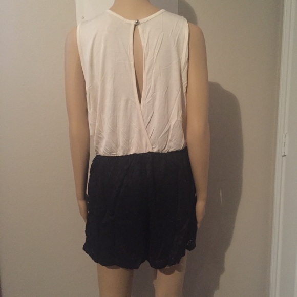 LAST ONE💥GARDENIA black& white romper - Picture 7 of 7